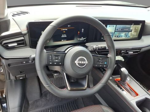 Certified 2025 Nissan Kicks SR FWD image 22