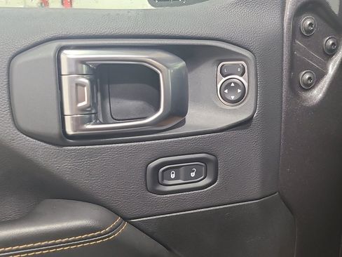 Used 2025 Jeep Wrangler Unlimited Sahara w/ Safety Group AWD/4WD image 12
