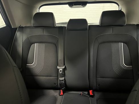 Used 2025 Hyundai Venue Limited FWD image 27