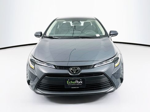 Used 2025 Toyota Corolla LE image 2