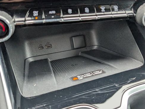 Certified 2025 Chevrolet Traverse LT FWD image 25