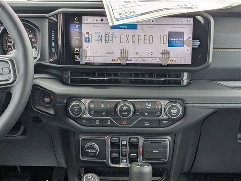 New 2025 Jeep Gladiator Sport w/ Premium Package image 17