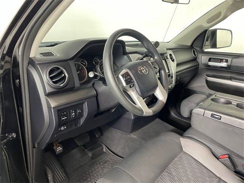 Used 2017 Toyota Tundra SR5 image 3