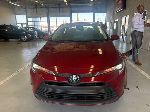 Used 2025 Toyota Corolla LE FWD image 2