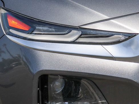 Used 2019 Hyundai Santa Fe SE AWD/4WD image 4