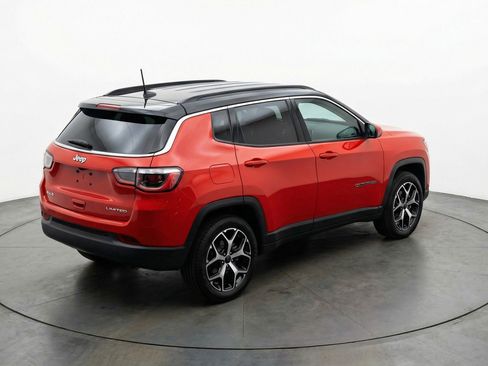 Used 2025 Jeep Compass Limited image 9