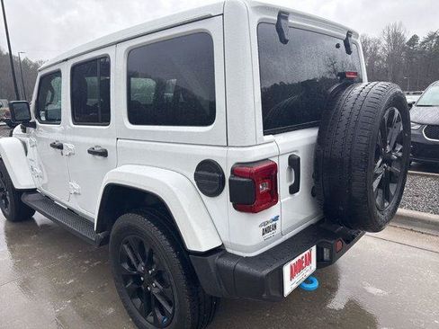 Used 2022 Jeep Wrangler Unlimited Sahara w/ Cold Weather Group AWD/4WD image 8