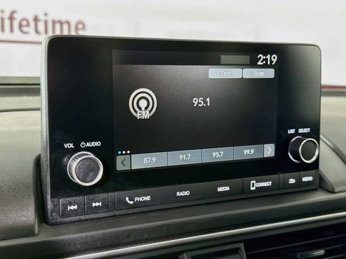 Used 2023 Honda Pilot Sport image 6