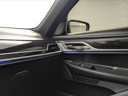 Used 2020 BMW 750i xDrive w/ Executive Package image 32