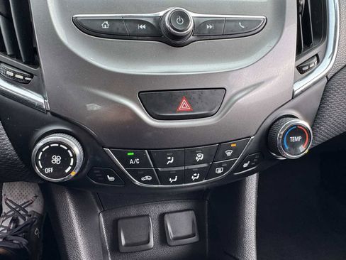 Used 2017 Chevrolet Cruze LT w/ Convenience Package image 29