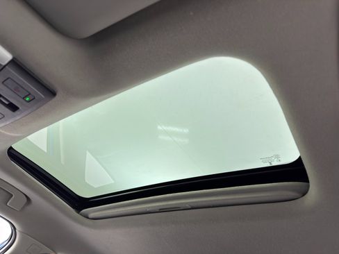 Used 2023 Nissan Sentra SR w/ SR Premium Package image 11