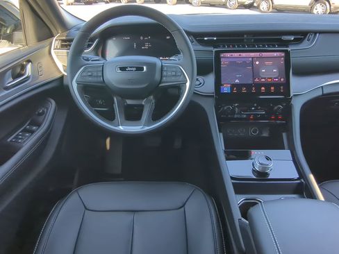 New 2025 Jeep Grand Cherokee Limited image 14