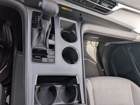 Used 2025 Toyota Sienna LE w/ LE Plus Package FWD image 22