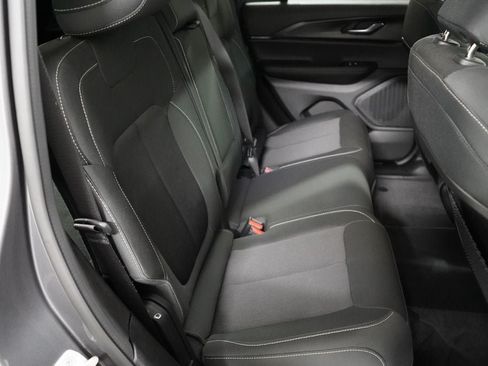 Used 2025 Jeep Grand Cherokee 4WD image 19