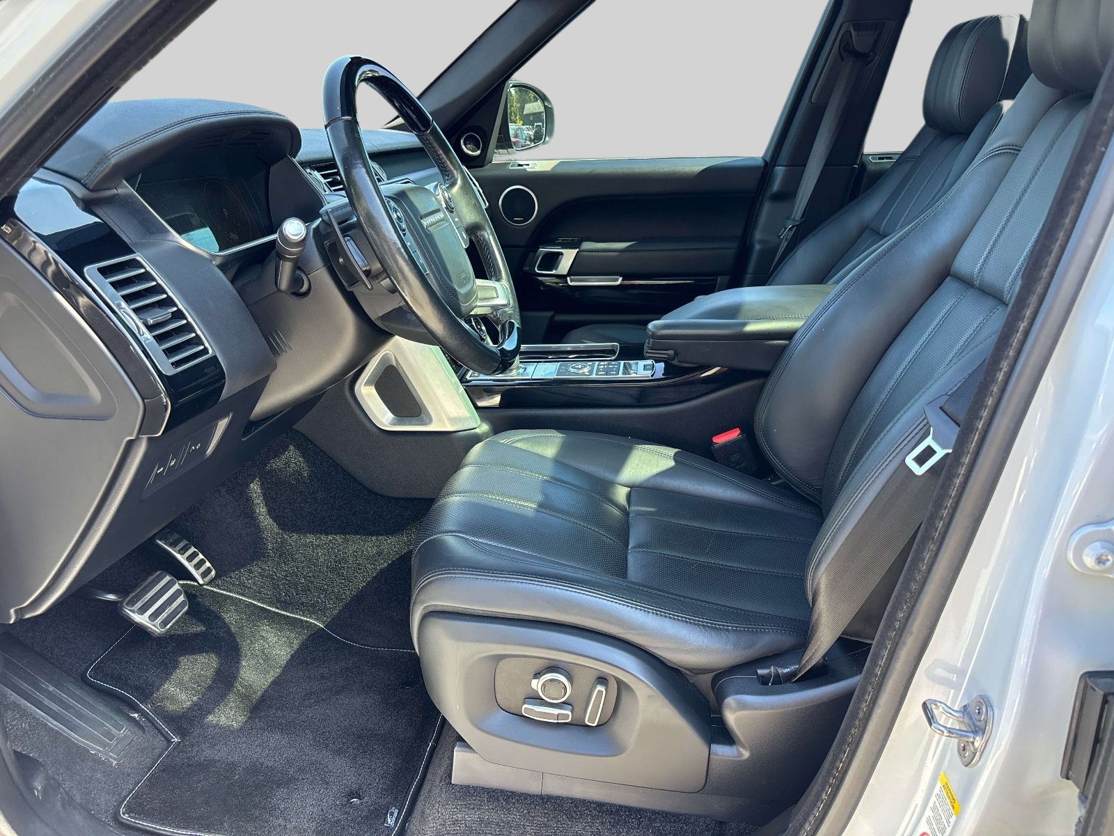 Used 2017 Land Rover Range Rover Supercharged AWD/4WD image 9