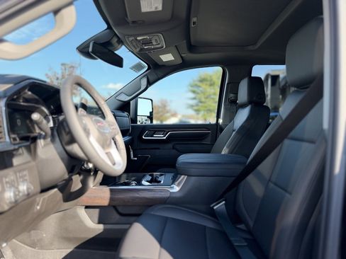 New 2026 GMC Sierra 2500 SLT w/ SLT Premium Package image 17