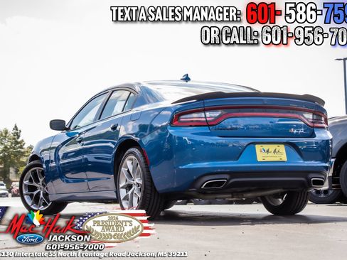 Used 2022 Dodge Charger SXT w/ Plus Group RWD image 5