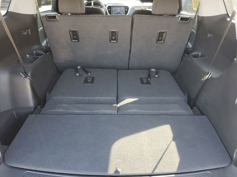 Certified 2022 GMC Acadia SLE w/ Driver Convenience Package image 9