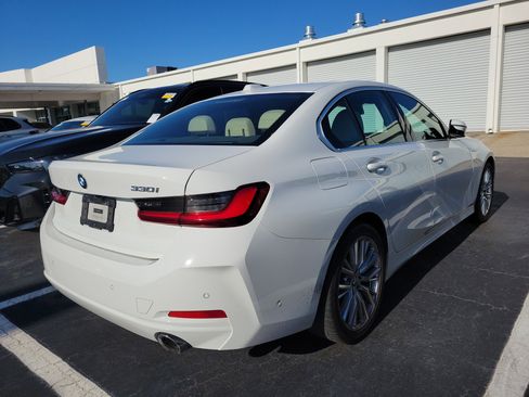 Used 2024 BMW 330i Sedan w/ Convenience Package RWD image 3