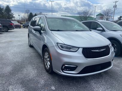 Used 2023 Chrysler Pacifica Touring-L