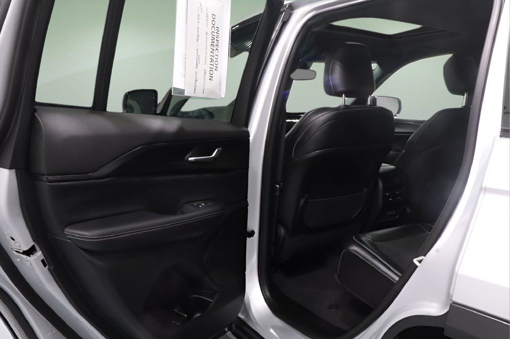 Certified 2024 Jeep Grand Cherokee Altitude AWD/4WD image 11