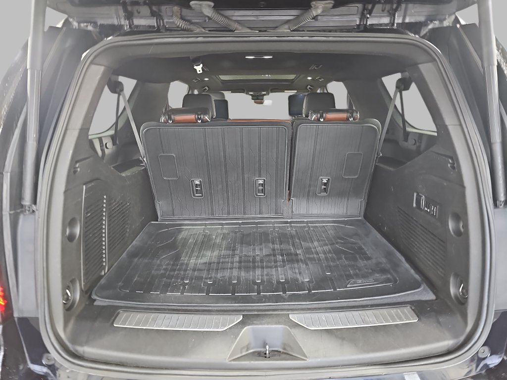 Used 2023 GMC Yukon XL Denali Ultimate w/ LPO, Floor Liner Package AWD/4WD image 17