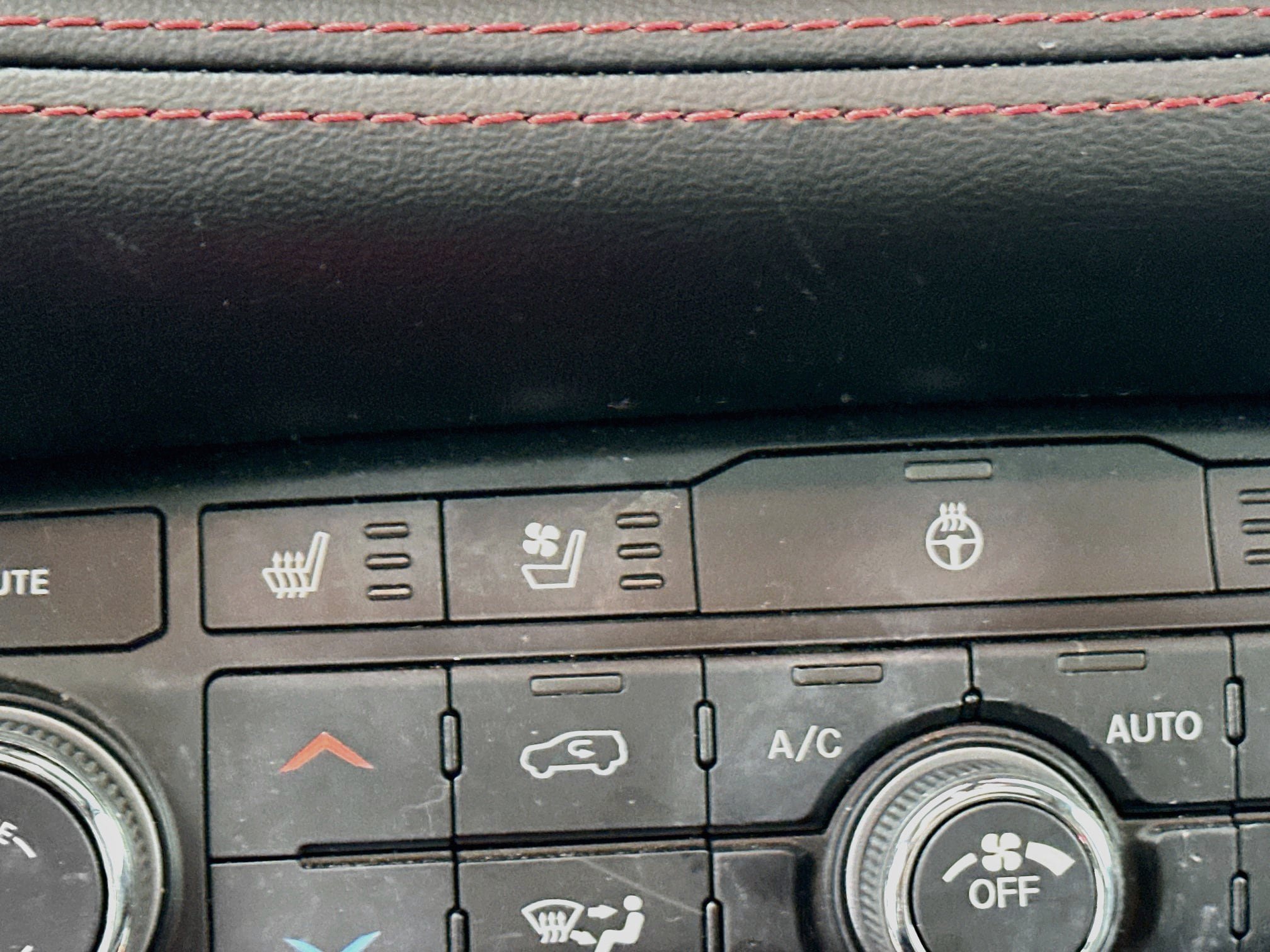 Used 2024 Dodge Durango GT AWD/4WD image 24
