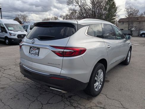 Used 2019 Buick Enclave Essence image 3
