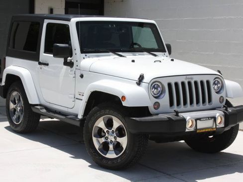 Used 2016 Jeep Wrangler Sahara w/ Dual Top Group AWD/4WD image 5