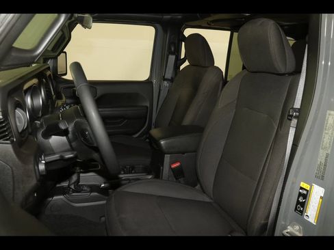 Used 2023 Jeep Wrangler Unlimited w/ Convenience Group AWD/4WD image 20