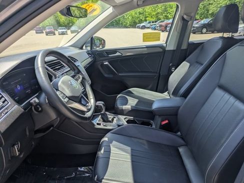 Used 2022 Volkswagen Tiguan SE AWD/4WD image 15