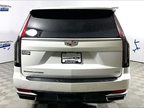Used 2021 Cadillac Escalade ESV Luxury AWD/4WD image 4