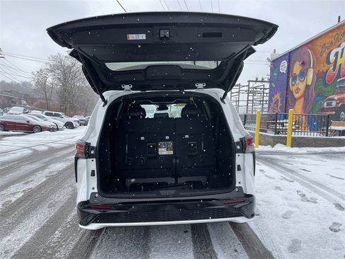 Used 2025 Toyota Sienna XSE image 13