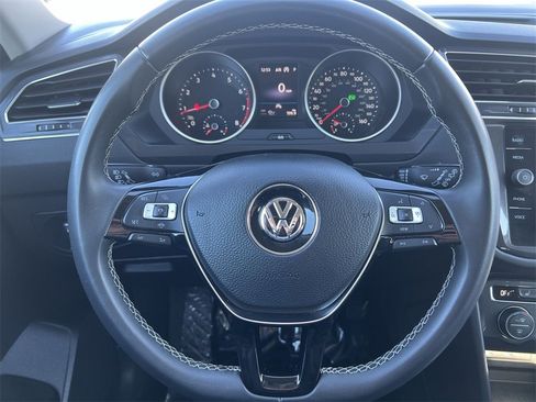 Used 2021 Volkswagen Tiguan SE image 11