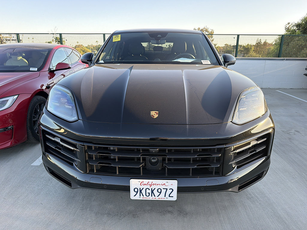 Used 2024 Porsche Cayenne Coupe AWD/4WD image 1