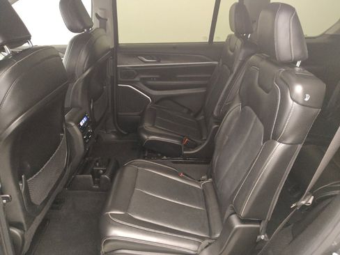 Used 2022 Jeep Grand Cherokee L Limited w/ Luxury Tech Group II image 18