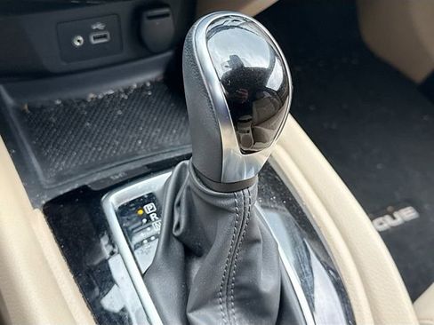Used 2020 Nissan Rogue SV AWD/4WD image 18