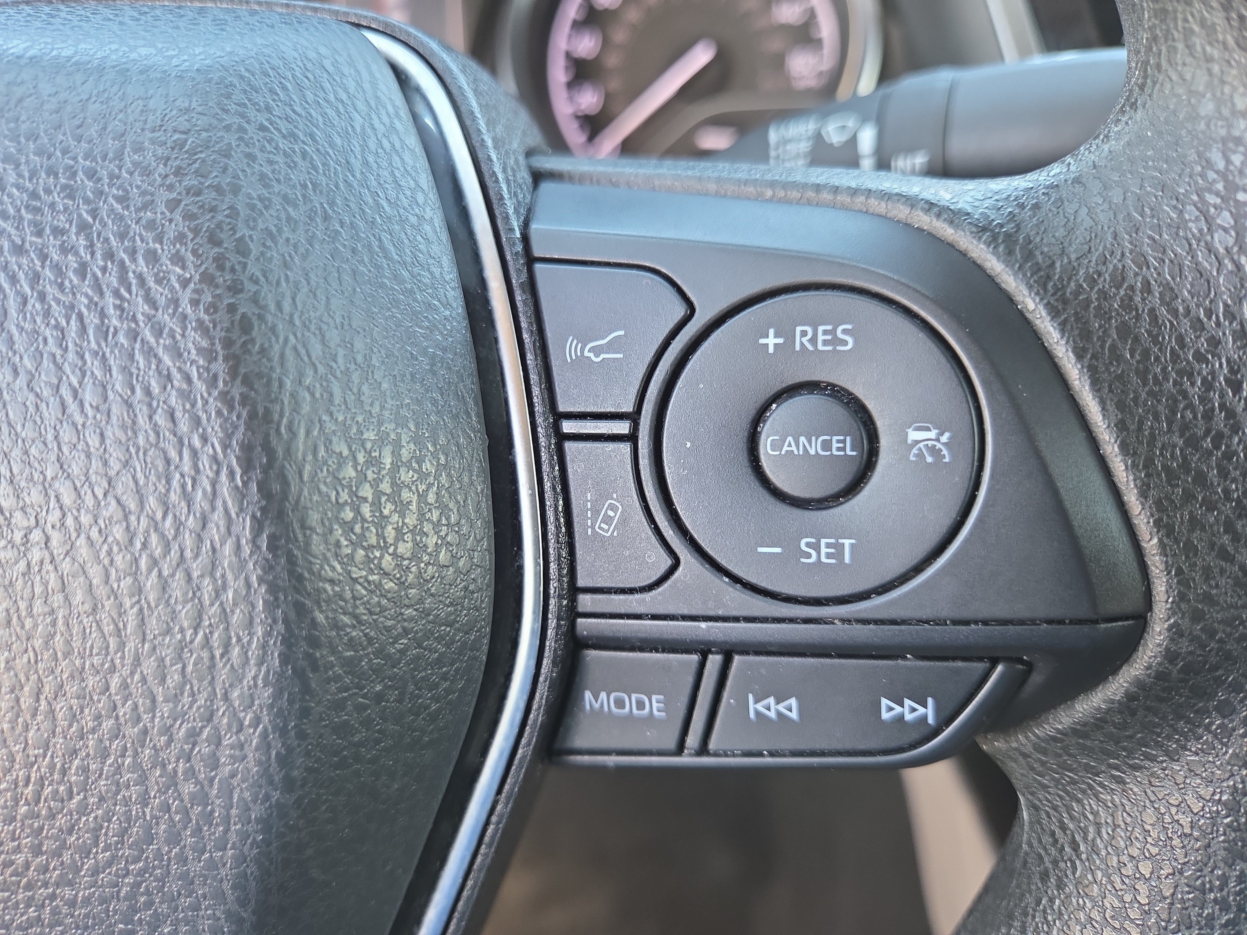 Certified 2020 Toyota Camry LE FWD image 28