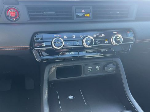 Used 2025 Honda Pilot TrailSport image 35