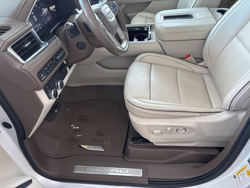 Used 2023 GMC Yukon XL Denali w/ Advanced Technology Package image 7