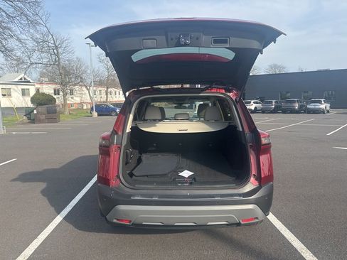 Used 2023 Nissan Rogue SV image 9