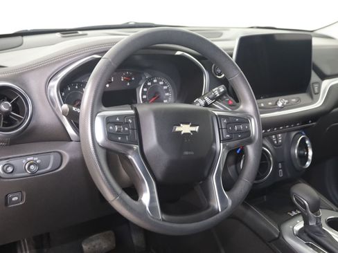 Used 2024 Chevrolet Blazer LT w/ Convenience Package FWD image 6