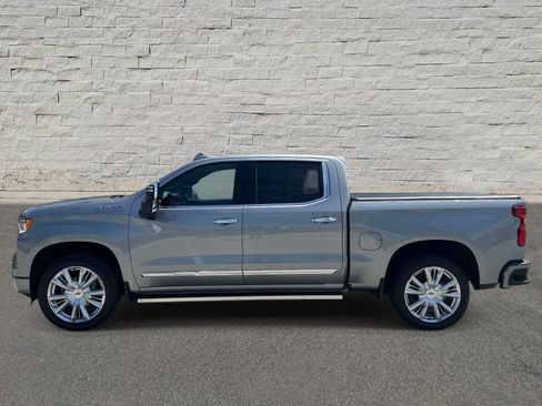 Used 2024 Chevrolet Silverado 1500 High Country w/ High Country Premium Package AWD/4WD image 2