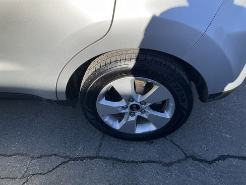 Used 2019 Kia Soul image 11