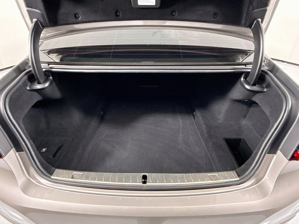Used 2022 BMW 740i w/ Premium Package RWD image 28