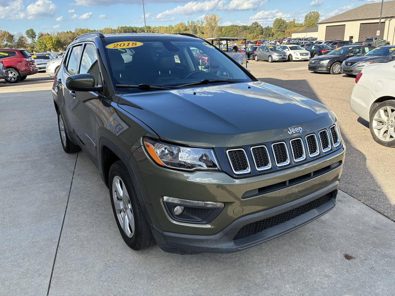 Used 2018 Jeep Compass Latitude w/ Popular Equipment Group FWD image 3