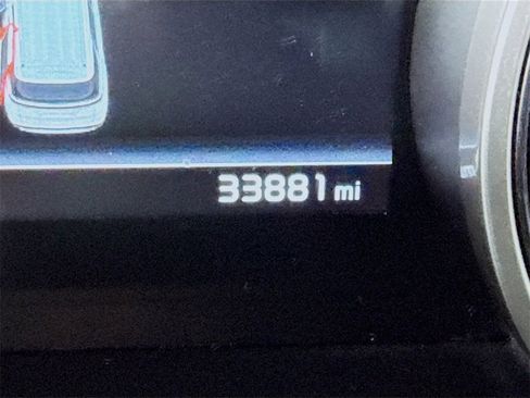 Used 2023 Kia Carnival LX image 5