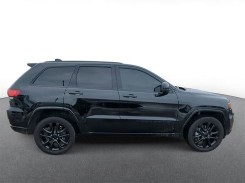 Certified 2022 Jeep Grand Cherokee Laredo X image 9