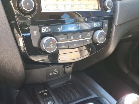 Used 2019 Nissan Rogue SV w/ Premium Package AWD/4WD image 23