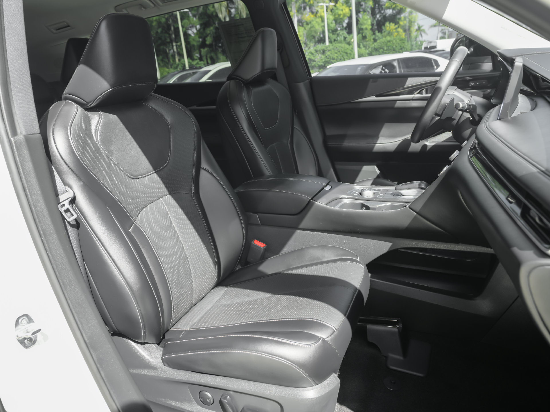 Certified 2024 INFINITI QX60 Pure FWD image 11